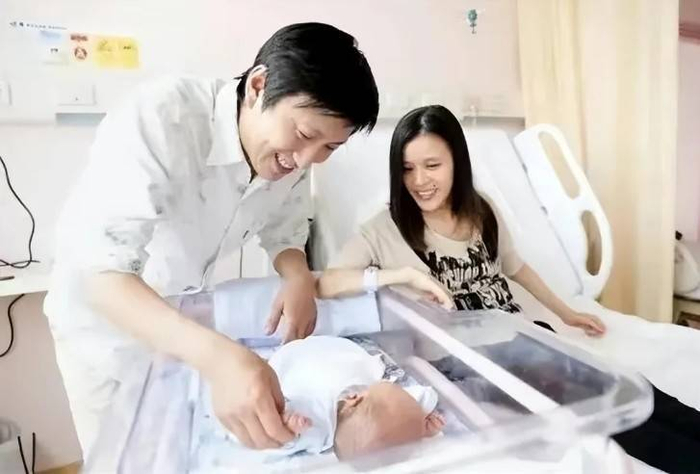 体操传奇桑兰：45岁仍白皙漂亮，嫁资产千万老公，儿子已12岁！|黄健|跳马|轮椅|高位截瘫|摄入量_新浪体育_新浪新闻